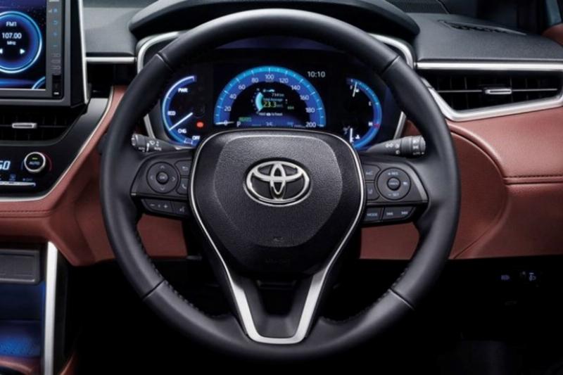 Minh họa kỹ năng lái xe với hệ thống lái trục vít con lăn, ví dụ như tay lái giữ chắc chắn hoặc điều chỉnh nhẹ khi đi thẳng